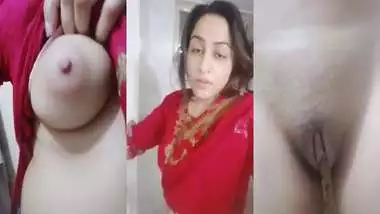 Horny Pakistani wife displaying her round boobs with puffy nipples