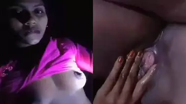 Bangladeshi village girl juicy pussy fingering