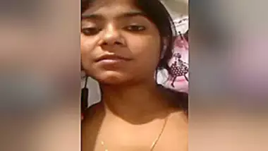 Today Exclusive- Sexy Desi Girl Showing Her Boobs On Video Call