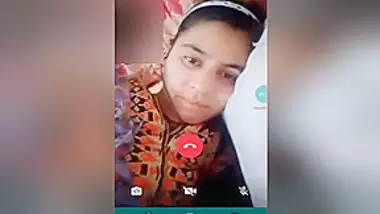 Paki Girl Showing Her Ass And Boobs On Vc Part 1