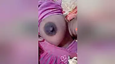 Today Exclusive- Boudi Showing Her Boobs To Lover