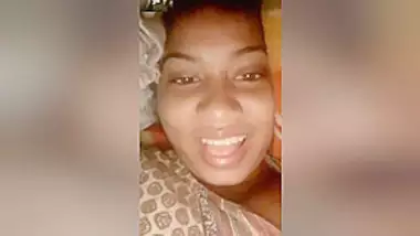 Today Exclusive- Desi Girl Showing Her Pussy On Video Call