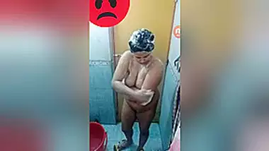 Today Exclusive- Cute Desi Girl Showing Her Bathing On Video Call