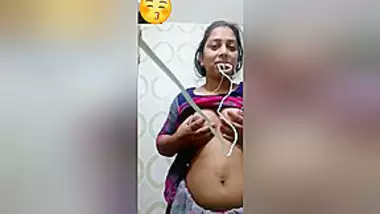 Desi Girl Shows Her Boobs On Vc