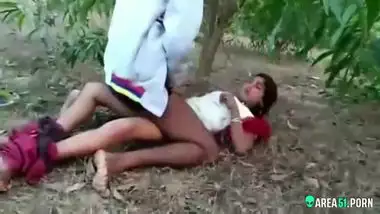 Sexy Tamil school girl outdoor brutally fucked by local guy! Scandal mms porn