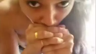 Indian sex movie scene of a pretty gal giving a orall-service to boyfriend