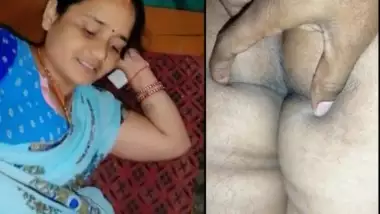 Naughty Indian XXX husband fingering his wife’s tight ass hole MMS