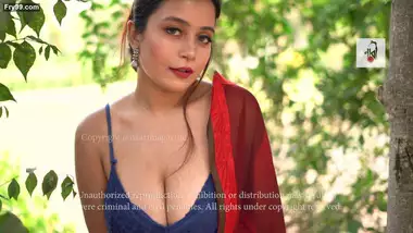 Rimpi NaariMagazine Video (Hot Saree Shoot In Forest)