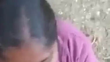 Desi sexy aunty outdoor sucking