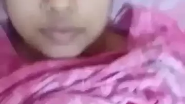 Desi Bhabhi Shows Her Boobs