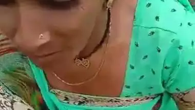 Village Desi XXX aunty giving a good blowjob in woods MMS