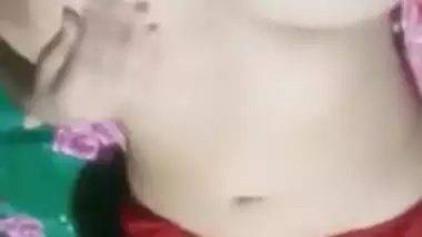 Desi village wife show her sexy boobs