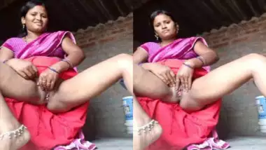 Hindi Bhabhi pussy show MMS video