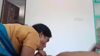 Desi sexy aunty suck her devar dick