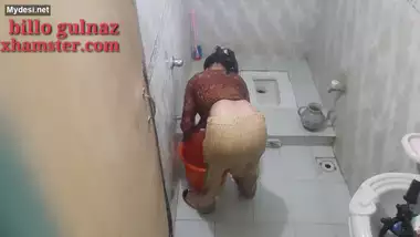 pakistani girl taking bath