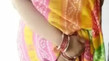 Neethu Bhabhi Slips mher Saree to Show her Huge bbs