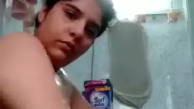 Cute Desi Girl Bathing