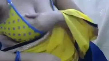 Hawt Indian large milk cans mother i'd like to fuck bhabhi in saree teases and seduces