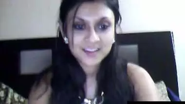 Hawt NRI Bhabhi Masturbates For Boyfriend On Webcam