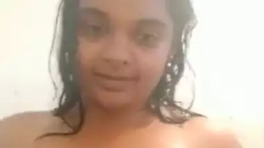 Desi sexy bhabi nude bath