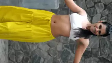 Indian Girl Seductive Dance - Movies.