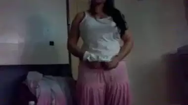 Bhabhi In Pink Shalwar Suit - Movies.