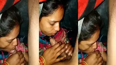 Desi Bhabhi giving blowjob under blanket