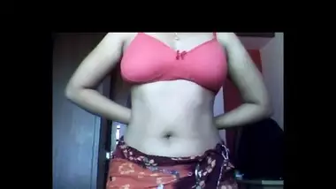 indian bhabhi changing dress