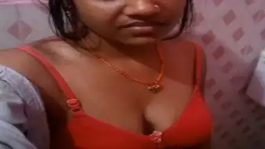 Sexy Bhabhi Shows Her Boobs and Pussy