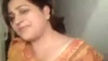 MMS of big boobs busty desi aunty do oral sex with my Daddy