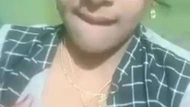 Bhabhi Horny Expression showing Pussy