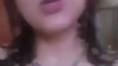 Indian BHABHI VERY BIG HUGE BOOBS MILK TANKERS