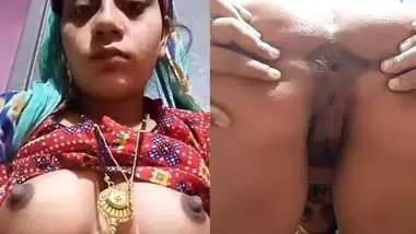 Dehati Desi Bhabhi pussy show on live cam