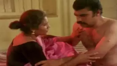 Sexy Aunty and Man in Room Scene Uma...