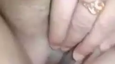 Beautiful Married Paki Wife Showing Pussy