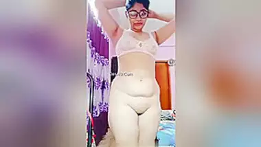 Sexy Indian Girl Showing Her Big Ass And Pussy