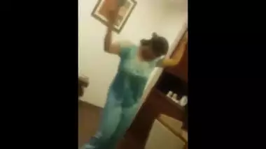 bhabhi in nighty shaking ass