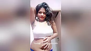 Today Exclusive- Sexy Sarika Showing Her Boob In Live Show