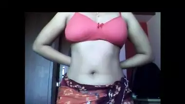 indian bhabhi changing dress