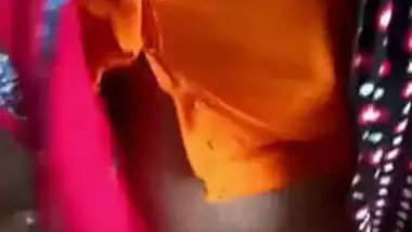 Desi village bhabi quick show boobs n ass