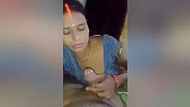 Desi Bihari Bhabhi Give Blowjob