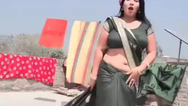 Busty Navel Queen Rakhi Deep Hot Navel Show Hot Saree