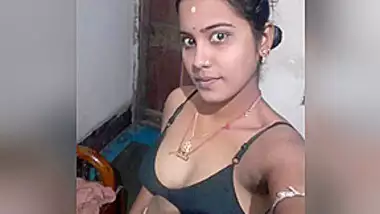 Today Exclusive- Sexy Desi Bhabhi Showing Her Boob And Pussy On Video Call