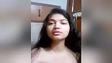 College Girlfriend Makes Video For Bf While Fingering