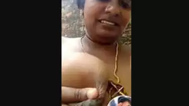 Mallu Bhabhi Shows Her Boobs and Pussy