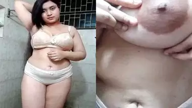 Super chubby girl showing boobs