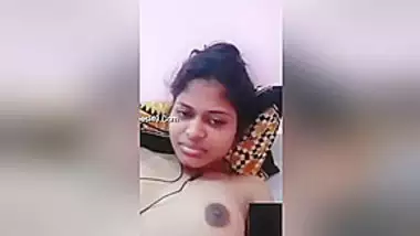 Today Exclusive- Desi Girl Shows Her Boobs