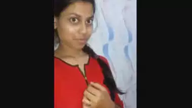 Desi girl showing boobs