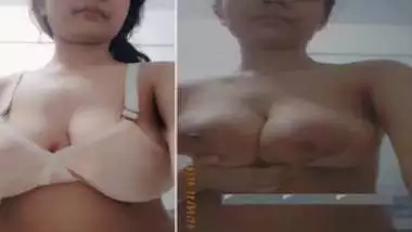 Big boobs Pakistani girl topless selfie