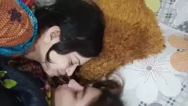 Very Beautiful Paki Sisters Having Fun sucking boobs kissing